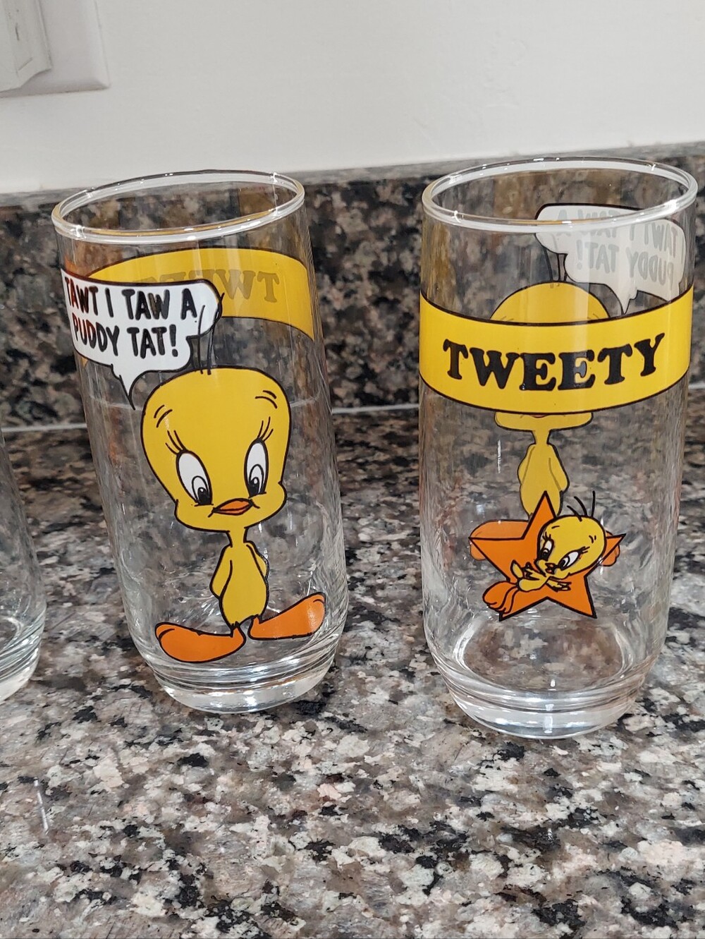 Tweety Bird Vintage Glass Tumblers - Yellow Orange Set